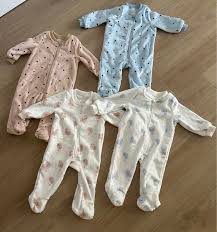 Pijama o mameluco con cierre adelante 6 a 9 meses